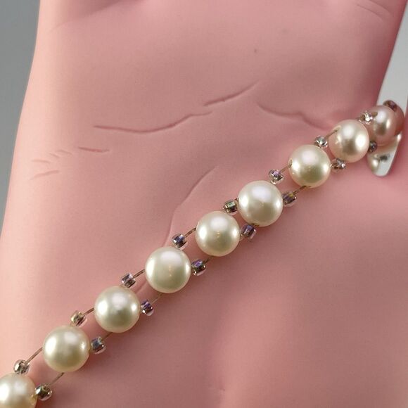 White Freshwater Button Pearl Beaded Stretch Bracelet Minimalist Elegant 6.5" - Picture 6 of 6